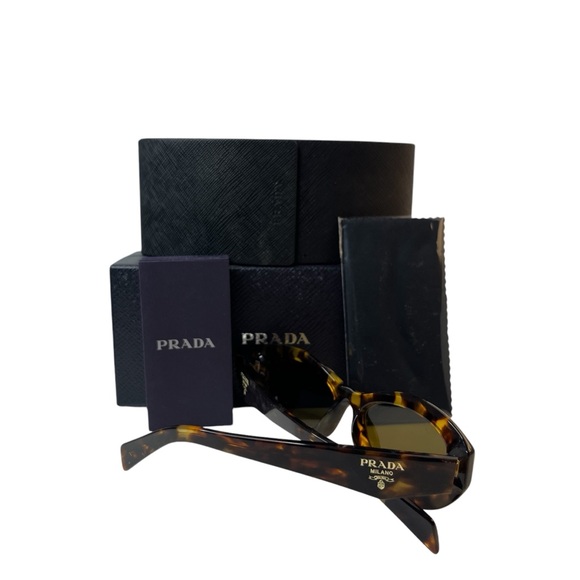 Prada Sunglasses | Sold with Case, Box, & Cleaning Cloth - Picture 4 of 4